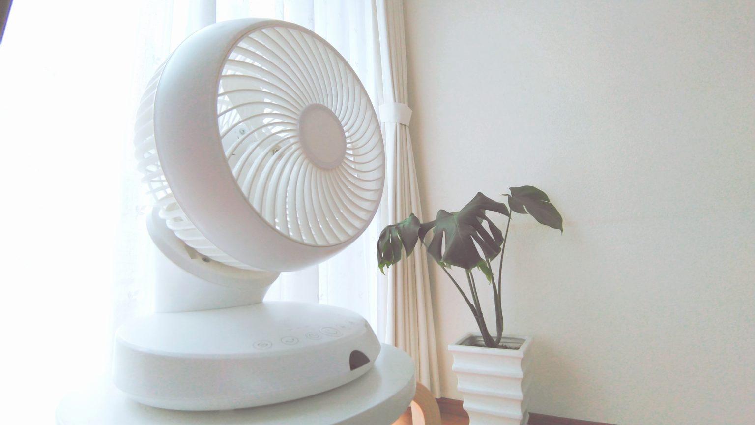 扇風機とサーキュレーターの違いとは？選び方・使用方法・おしゃれなおすすめ機種の紹介まで！ yuiyaBLOG