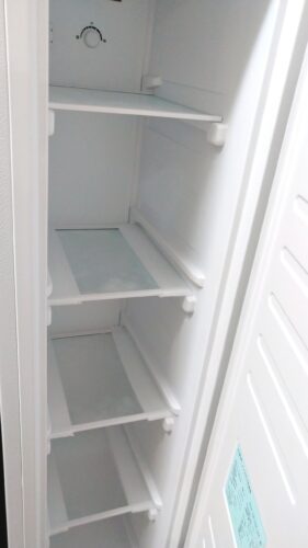 引き出しを取った冷凍庫
